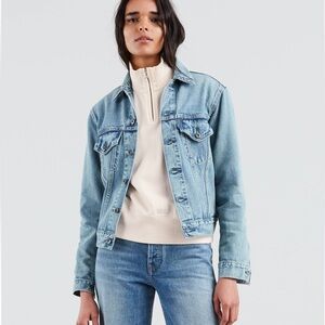 Levis Women’s Trucker Denim Jean Jacket Size Medium